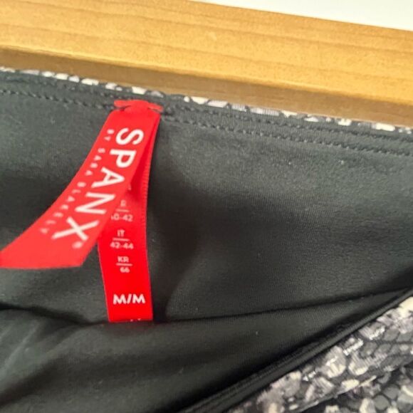 NWOT SPANX Faux Leather Snake Shine Leggings - Picture 3 of 14